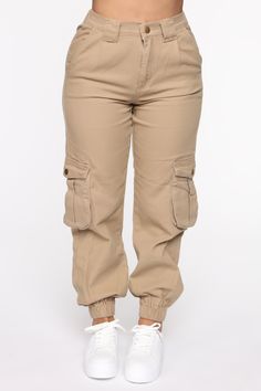 Cargo Pants Fashion, Celana Fashion, Cargo Jogger Pants, Khaki Cargo Pants, Cargo Pants Outfit, Khaki Fashion, Pants Outfits, Fashion Nova Models, Cargo Jacket