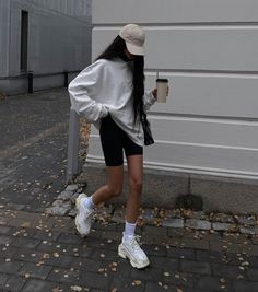 High Socks Outfits Sporty, Outfit Ideas Autumn Aesthetic, Bohemian Fall Decor, Mudroom Corner, Fall Decor Neutral, Oversized Sweater Outfit Fall, Eurotrip Outfits, Fall Outfits Aesthetic, Socks Aesthetic