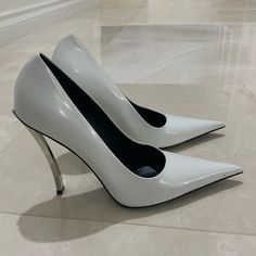 Versace Curved Heel Pointed Toe Pump Shoes 38 Baby Blue Heels, Mules Shoes Heels, Versace Heels, Versace Pink, Pointy Toe Heels, Crystal Sandals, Satin Heels, Satin Pumps, Blue Heels