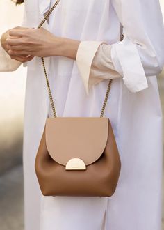 Polène | Bag - N°1 Mini - Camel Grind Inspiration, Types Of Bags, Spring Handbags, Sac Diy, Cheap Purses, Popular Handbags, Handbag Outfit, Diy Handbag, Girly Bags