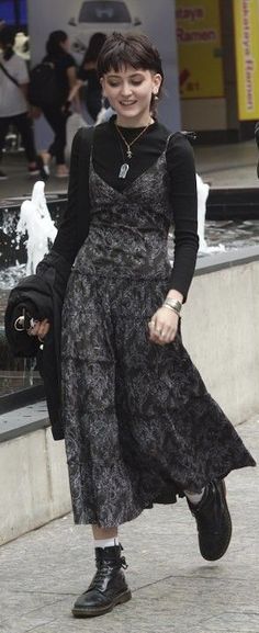 Rok Outfit, Look Grunge, Estilo Hippy, Mode Hippie, Swaggy Outfits, Mode Inspo, Goth Outfits, Maxi Skirts, Looks Style