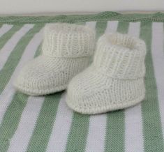 Baby Fluffy Booties Knitting pattern by madmonkeyknits Crochet Baby Mittens, Fluffy Boots, Booties Shoes, Baby Mittens, Crochet Mittens, Knitting Instructions, Baby Hats Knitting, Pdf Knitting Pattern, Knitted Slippers