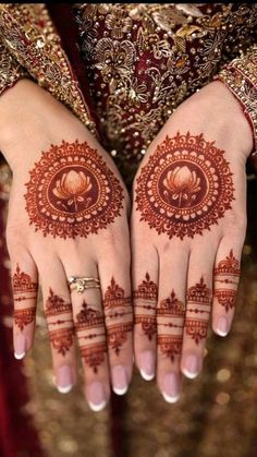 Backyard Nikkah, Trending Mehendi Designs, Aesthetic Mehendi, Henna Inspo, Aesthetic Types, Easy Henna, Eid Henna, Modern Henna