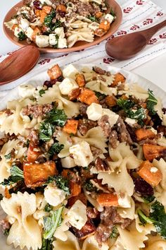 Autumn Pasta Salad | Lynn Mumbing Mejia - Easy Fall Meal Prep Ideas! Pasta Salad With Olive Oil Dressing, Pasta Salad Recipes Fall, Fall Harvest Pasta Salad, Fall Pasta Salad Recipes Cold, Autumn Pasta Salad, Easy Healthy Pasta Salad, Fall Pasta Salad Recipes, Fall Pasta Salad, Autumn Pasta