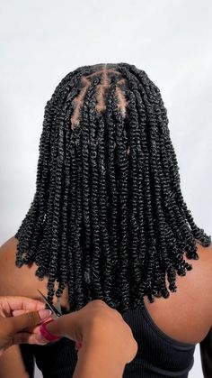 India Anderson | braider + educator | mini twists with spring twist hair added 💐🌹🌺 braider tools from: @ibhessentials Today is the LAST day of my mother’s day sale‼️ 40% off… | Instagram Spring Twist Hairstyles Short, Shoulder Length Spring Twist, Natural Hair Styles On Short Hair, Short Spring Twist Hairstyles, Natural Twist Braids, Twist Braids Hairstyles Short, Short Spring Twists, Mini Twist With Extensions, Mini Spring Twists