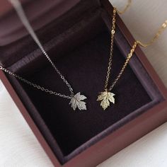 Maple Leaf Necklace, Magical Jewelry, Gold Jewelry Simple, Hand Jewelry