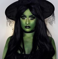 Halloween Makeup Witch Scary, Elphaba Costume Make Up, Witch Costumes For Women Make Up, Costume With Black Hair, Green Face Makeup, Witches Makeup Halloween, Witch Costumes Makeup, Diy Witch Makeup, Frankenstein Makeup Female