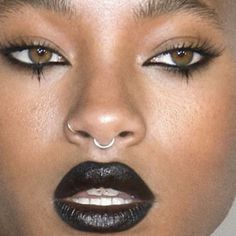 Vampy Makeup, Vampire Makeup, Look Grunge, Conscious Living, Black Makeup, Goth Makeup