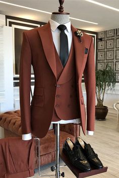 Color: RufousButton: Single BreastedOccasion: Prom, Wedding, BusinessNeckline: Peaked LapelMaterial: Polyester & Polyester BlendPattern: SolidPiece: 3 PiecePocket: With Flap Prom Wedding, Mens Suits, Formal Event, Prom, Color