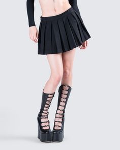 Serve looks with this staple piece mini skirt 🖤 Made from stretch suiting fabric, and complete with a pleated design for a timeless and versatile look that will turn any day into a good outfit day 😌 Fitted Mini Skirt For School Uniform, Edgy Pleated Mini Skort, Edgy Fitted Pleated Skort, Party Mini Skirt With Pleated Hem, Fitted School Uniform Mini Skirt For Fall, Fitted Mini Tennis Skirt For School Uniform, Stretch Mini Pleated Skirt For Workwear, Fitted School Uniform Pleated Mini Skirt, Fitted Short Pleated School Uniform Skirt