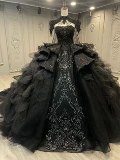 Gothic Ball Gown, Elegant Cape, Dark Wedding Theme, Black Wedding Gowns, True Bride, Pretty Quinceanera Dresses, Detachable Train, Dark Wedding