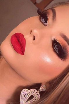 Makeup Studio Decor, Makeup Crafts, Makeup 101, Glossy Makeup, Makeup Pro, Makeup Mistakes, Apply Makeup, Wedding Makeup Looks, Glamour Makeup