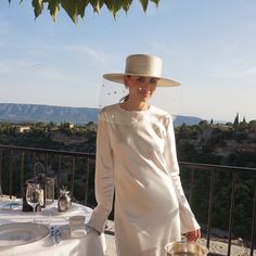 Gorgeous John Darst Hat- Perfect For Wedding Events! Worn Once To My Rehearsal Dinner White Bridal Hat, Chic Cream Formal Hat, White Wedding Hats, One Size Fits Most, Elegant White Bridal Hat, Elegant White Evening Hat, Bridal Hat, Wedding Fascinators, Top Wedding Dresses, Elegant Hats