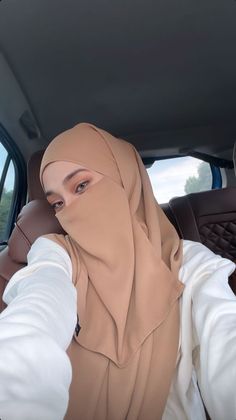 Rich Hijabi Aesthetic, Rich Hijabi, Aesthetic Dubai, Foto Cewek Hijab Aesthetic, Motivasi Diet, Celebrity Prom Dresses, Fine Art Portrait Photography