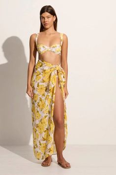 Shop the Vicenza Pareo Isadora Floral online at Faithfull the Brand. B Corp Certified. Express Delivery Available. Beach Sarong Outfit, Sarong Outfit, Pool Party Fashion, Mini Wrap Skirt, Beach Sarong, Resort Outfit, Mini Wrap, Faithfull The Brand, Top Collection