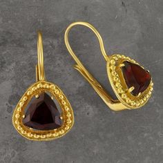 Victorian artisans made the most of blue and gold. Here a faceted garnet stone is encircled by beads of gold vermeil 24k gold over sterling silver. European lever-backs for pierced ears. Length: 1 " tall. Lapis Earrings, Garnet Earrings, Garnet Stone, Leverback Earrings, Rhodolite Garnet, Earrings Vintage, Blue And Gold, Pierced Ears, Vintage Earrings