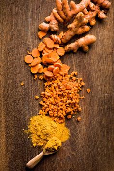 tumerical, carrots and ginger on a cutting board