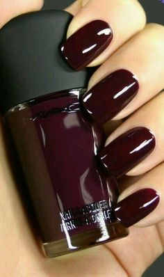 17 Trendy Winter Nail Colors for 2023-2024 - thepinkgoose.com Burgundy Nail Polish, Nagel Tips, Burgundy Nails, Super Nails, Red Nail, Nail Art Wedding, Nail Swag