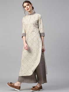 Mandarin Neckline In Contrast Colour High Neck Designs For Suits, Warm Suit Design Indian, High Neck Designs For Kurtis, High Neck Kurti Designs Latest, Latest Kurti Designs Pattern With Pants, High Neck Kurti Design, High Neck Kurti, Trendy Neck Designs, Mandarin Neckline