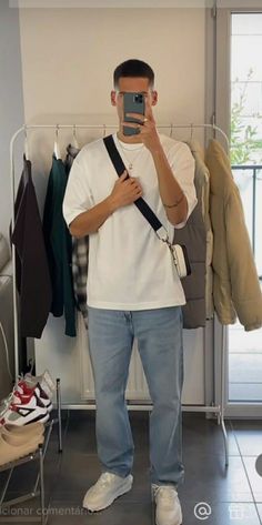 Jeans For Men Aesthetic, Oversized Jeans Men Outfit, Men Summer Outfit Jeans, Style Inspo For Guys, Guys Outfits Jeans, College Outfit For Men, College Man Outfit, Boyfriend Aesthetic Outfit Men, Oversized Aesthetic Outfits Men