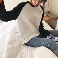 Size (CM) Dress Length Chest Sleeve One size 64 108 72 Model is 166cm 47kg Long Sleeve Baseball Tee Outfit, Baseball Tee Outfit, Baseball Tee Outfits, Baseball Shirt Outfit, Shirt With Long Sleeve, High School Fashion, Long Sleeve Baseball Tee, Raglan Long Sleeve, Shirt Pant