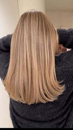 Vanilla Beige Blonde Hair, Sunny Blonde Hair, Highlights For Dirty Blonde Hair, Vanilla Blonde Highlights, Natural Blonde Balayage, Healthy Blonde Hair, Blonde Beige, Blond Beige, Vanilla Blonde