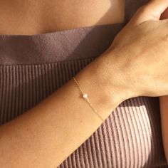 Dainty and classic, our Aura tiny pearl bracelet is a beautiful piece to wear everyday. Simple and timeless, you can wear it with everything. P R O D U C T * D E T A I L S - Pearl measures approximately 3.5mm - Available in Sterling Silver, 14k Gold Filled and 14k Rose Gold Filled - Each freshwater pearl is unique meaning the size and shape may vary - Wire wrapping detail - Available in Sterling Silver, 14k Gold Filled and 14K Rose Gold Filled L E N G T H - This bracelet is measured opened from Dainty Pearl Charm Bracelet For Everyday Wear, Dainty Everyday Bracelets With Pearl Charm, Dainty Oval Chain Bracelet, Elegant Oval Charm Bracelet Gift, Elegant Tiny Pearl Jewelry, Dainty Pearl Charm Bracelets For Everyday, Dainty Oval Chain Bracelet Gift, Minimalist Oval Chain Bracelet Gift, Dainty Oval Bracelet For Everyday