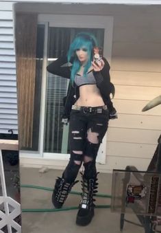 Revealing Emo Outfit, Scenecore Poses, Black And White Scene Outfit, Pretty Emo Outfits, Alt Scene Outfits, Old Y2k Fashion, Emo Fashion Aesthetic, Scene Outfits Summer, Goth Scene Outfits