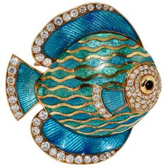 Beautiful and luxurious enamel brooch, pendant, (enhancer) as an exotic ornamental fish, 18 karat gold and diamonds. Wearable as brooch or pendant. The brilliants have a very good clarity and perfect white color. The fish eye is kept as onyx. Finest goldsmith work. Hallmarked 750 and various master stamps. Manufacturer unknown. Very good condition. Brooches Jewelry, Fish Pendant Necklace, Fish Brooch, Fish Jewelry, Fish Eye, Diamond Paint, Art Necklaces, Exotic Fish, Animal Brooch