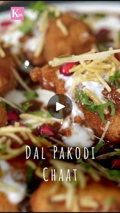 the video shows how to make daal pakodi chaat