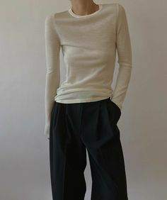 Longsleeves Outfit, Oversized Trousers, Minimalist Moda, Black And White Outfit, Cardigan Oversized, Long Tee, Knit Alpaca