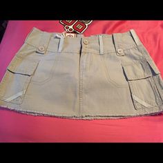 Short Skirt Short Khaki skirt. Size 1. *New With Tags* Unplugged Shorts Casual Mini Length Cargo Skirt With Lining, Y2k Style Cotton Lined Skirt, Casual Mini Cargo Skirt With Lining, Khaki Mini Skirt, Athletic Skort, Khaki Skirt, Tommy Hilfiger Vintage, Skirt Short, Gap Shorts