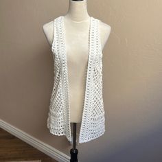 Womens Small Crochet White/Cream Vest. Never Been Worn! Perfect For Spring, Summer And Fall! Lightweight And Breathable. White Open Knit Cotton Cardigan, White Spring Cardigan With Crochet Trim, White Cardigan With Crochet Trim For Spring, White Crochet Trim Cardigan For Spring, White Cotton Cardigan For Vacation, White Sleeveless Knit Cardigan, White Crochet Lace Cardigan For Summer, White Cardigan With Crochet Trim, White Crochet Cardigan For Vacation