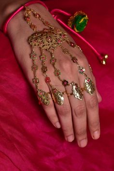 10+ Pretty Non-Floral Haathphools We Spotted For The Brides-To-Be! | WedMeGood Hand Jewellery, Accesories Jewelry, Antique Jewelry Indian, Indian Brides, Sterling Silver Cross Pendant, Indian Jewelry Sets, Bridal Gold Jewellery Designs, Silver Jewels, Indian Wedding Jewelry