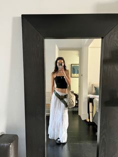 Low Rise White Skirt Outfit, White Maxi Skirts Outfit, Maxi Skirt Europe Outfit, Belts On Skirts, Skirt And Bandeau Outfit, Skirts With Belt Outfit, Maxi Skirt With Belt Outfits, White Skirt Maxi Outfit, Disc Belt Outfit Y2k