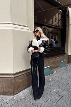 Winter Mode Outfits, Ladies Short Jackets, Mode Zara, Chique Outfits, Streetwear Mode, Snow Outfit, White Outfit, Looks Street Style, Stylish Jackets