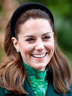 Kate Middleton Short Hair, Kate Middleton Haircut, Hairband Hairstyle, New Short Haircuts, Crimped Hair, Style Headband, Catherine Duchess Of Cambridge, Middleton Style, Beige Blonde