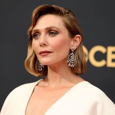 Elizabeth Olsen Elizabeth Olsen Bob, Low Maintenance Haircut, Tousled Hair, Elizabeth Olsen Scarlet Witch, The Emmys, Celebrity Hair Stylist, Lucy Hale, Blonde Bobs, Mary Kate