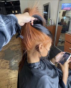 Peekaboo Hair Color Honey Brown, Died Hairstyles Hair Dye For Black Women, Ginger Hair Dye Black Women, Ginger Peekaboo Hair, Peekaboo Hair Color Black Women, Ginger Peekaboo, Peekaboo Hair Color Ideas, Summer Era