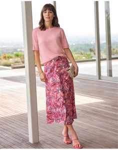 Winter Styling, Luxury Linens, Sleeveless Linen Dress, Linen Tee, Trendy Winter, Cotton Texture, Tapered Trousers, Cotton Chinos, Printed Midi Skirt