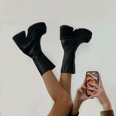 Bratz Boots, Gothic Mode, Heels Patterns, Boots Female, Dr Shoes, Winter Shoes For Women, Platform Block Heels, Black Heel Boots, Low Boots