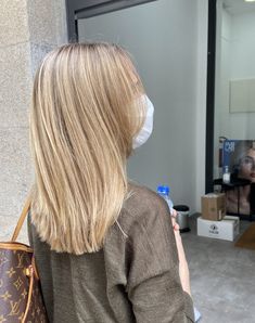 Blonde Balayage Medium Length Straight, Straight Chest Length Hair, Shoulder Length Blonde Hair With Highlights, Mid Length Hair With Blonde Highlights, Mid Length Honey Blonde Hair, Mid Short Blonde Hair, Blonde Medium Length Hair With Layers Straight, Lob Fine Hair Straight, Middle Length Blonde Hair