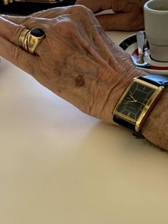 Gold jewelry gold chunky chic rings and classic wrist watch Cartier gold and black watch 90s style inspo Grandma Jewelry, Adrette Outfits, Coffee Staining, Jewelry Photography, Jewelry Inspo, Wrap Watch, Bling Bling, Jewelry Inspiration