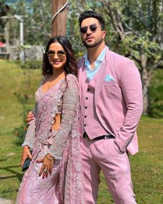 Jasmin Bhasin and Aly Goni first Appearance after Secret Wedding Groomsmen Pink, Aly Goni, Jasmin Bhasin, Vintage Outfits Men, Coordinates Outfits, Reception Outfit, Mens Fashion Magazine, Arjun Kapoor, Drape Saree