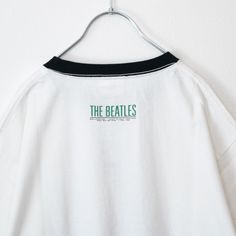 A retro ringer tee with a monochrome photo of the Beatles

 ●Turn on the Beatles logo with a colorful design

 ● A piece with a casual feel thanks to the drop shoulders

 ●Logo print on the back neck

 ●We recommend pairing it with denim for a retro style

 【keyword】

 Ladies Men's Women's Unisex Genderless

 The Beatles Beatles Retro

 Sweatshirt Rock T Band T Music Festival

 Casual Trend Vintage Fashion American Casual

 John Lennon · George Harrison · Ringo Starr · Paul McCartney

 Charcoal White Band Logo T-shirt Crew Neck, White Graphic Tee With Band Logo, White Band Logo T-shirt For Streetwear, Vintage White T-shirt With Text Print, White Casual Top With Band Logo, White Summer Top With Band Logo, Casual White Top With Band Logo, White Cotton Band Logo Top, White Short Sleeve Top With Band Logo