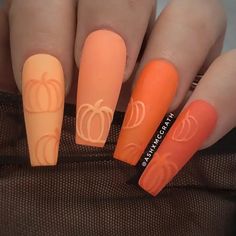 Samhain Nails, Holloween Nails, Unghie Sfumate, Halloween Acrylic Nails, Fall Acrylic Nails, Thanksgiving Nails, Halloween Nail Designs