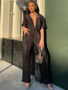 We are loving the retro look of this gorgeous set. And all three colors are stunning. You will love the fit. Pleated Outfit, French Pleat, Pleated Shirt, Top And Pants Set, Short Sleeve Shirts, Pantalon Large, Clothing Essentials, Wide Pants, Hot Dress