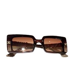 1:1 Replica Sunglasses   This Product Is Of The Best Quality.  The Production Time Is 3-5 Working Days.  Includes Box, Dust Bag, Care Manual, Booklet, Card, Bill Of Sale. Designer Brown Sunglasses With Mirrored Lenses, Luxury Brown Sunglasses With Uva Protection, Designer Brown Tinted Sunglasses, Brown Square Frame Sunglasses For Evening, Elegant Brown Rectangular Sunglasses, Designer Brown Sunglasses With Uva Protection, Brown Mirrored Sunglasses For Evening, Brown Glass Sunglasses For Evening, Brown Polarized Sunglasses For Party