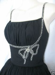 Detail Couture, Heart Fashion, Dress Back, Couture Details, Bow Dress, Clothing Details, Couture Vintage, Diy Couture