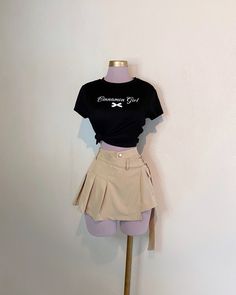 Flower Shop Outfit, Ulzzang Dress Formal, Humor Barbie, Korean Fashion Outfits, Outfit Inspo Casual, Casual Day Outfits, Revolve Clothing, Girls Fashion Clothes, Basic Outfits